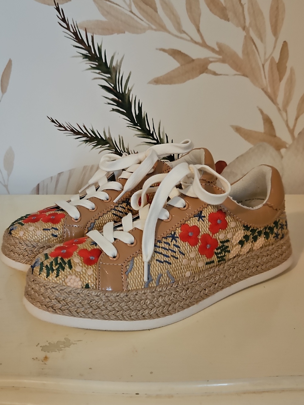 NWOB Dolce Vita Azalia Floral Raffia Sneakers, 7.5, Embroidered, Raffia, Coastal - Picture 2 of 8